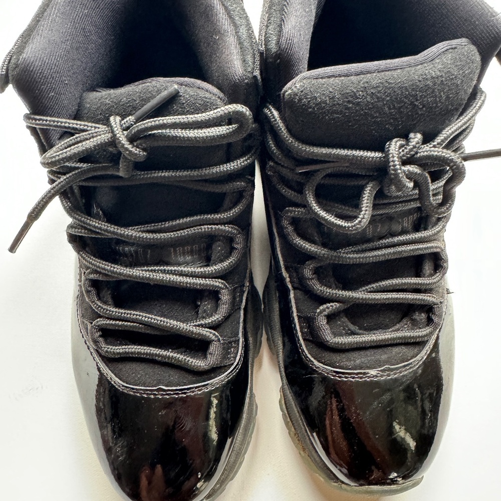 Jordan 11 Retro Cap and Gown All Black Sneakers Shoes Size 7Y - Picture 5 of 16